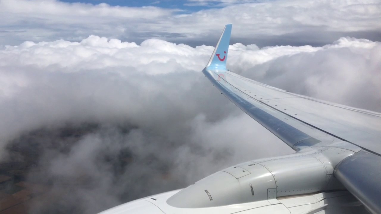 TUI fly landing Oostende