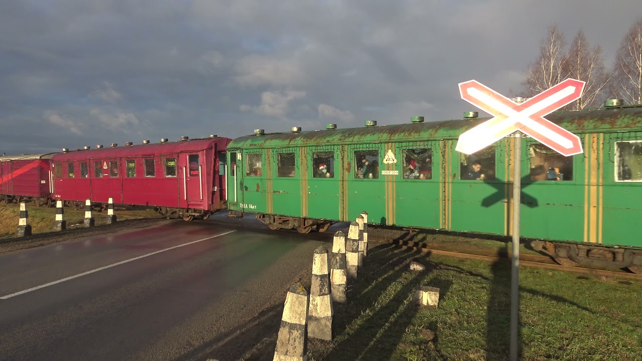 Railroad crossing near Kuniškiai, Lithuania/Geležinkelio pervaža netoli Kuniškių, Lietuvoje.