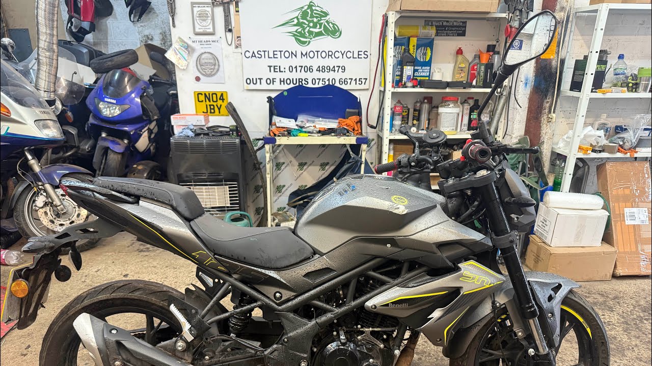 BENELLI BN125 in for breaking. Watch the full strip down of this 125 motorcycle. 