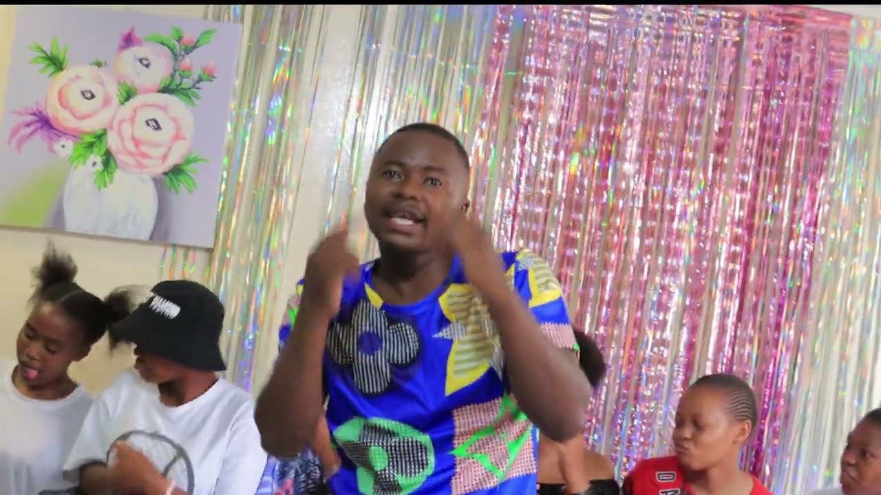 Lastborn Heart Romancer_-_ULALELE_(OFFICIAL MUSIC VIDEO)