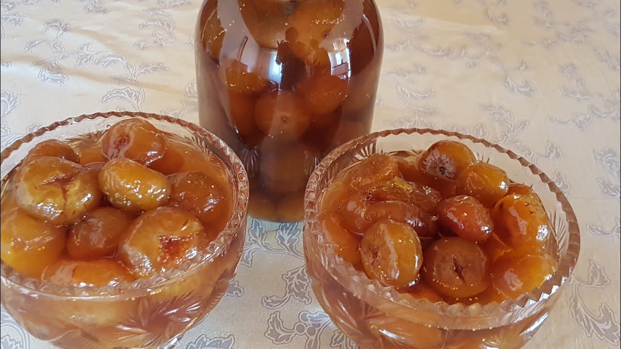 İncil mürəbbəsinin hazırlanması.Preparation of İnjil jam.