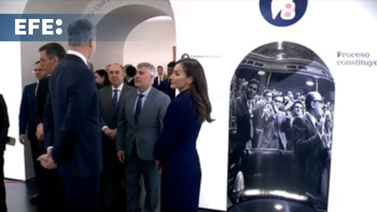 Los reyes inauguran la exposición en el Congreso sobre la Constitución del 78