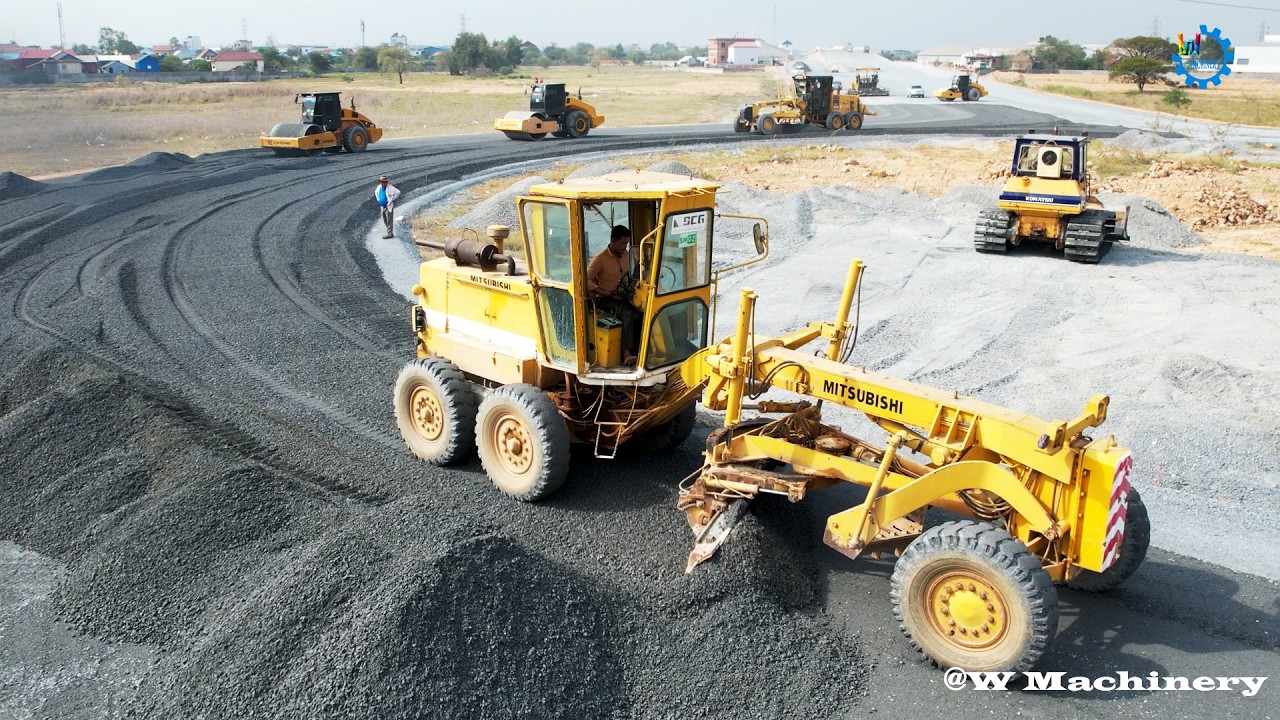 Wonderful Activity Grader Spreading Gravel Building Foundation Roads Increase Operator Skills