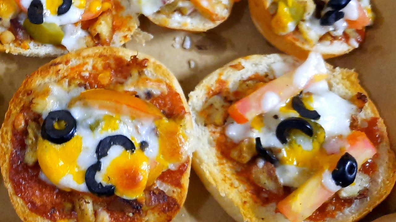 Chicken Bun Pizza|Mini Chicken Tikka Bun Pizzetta Recipe|No Pizza Dough No Baking No Oven|بيتزا دجاج