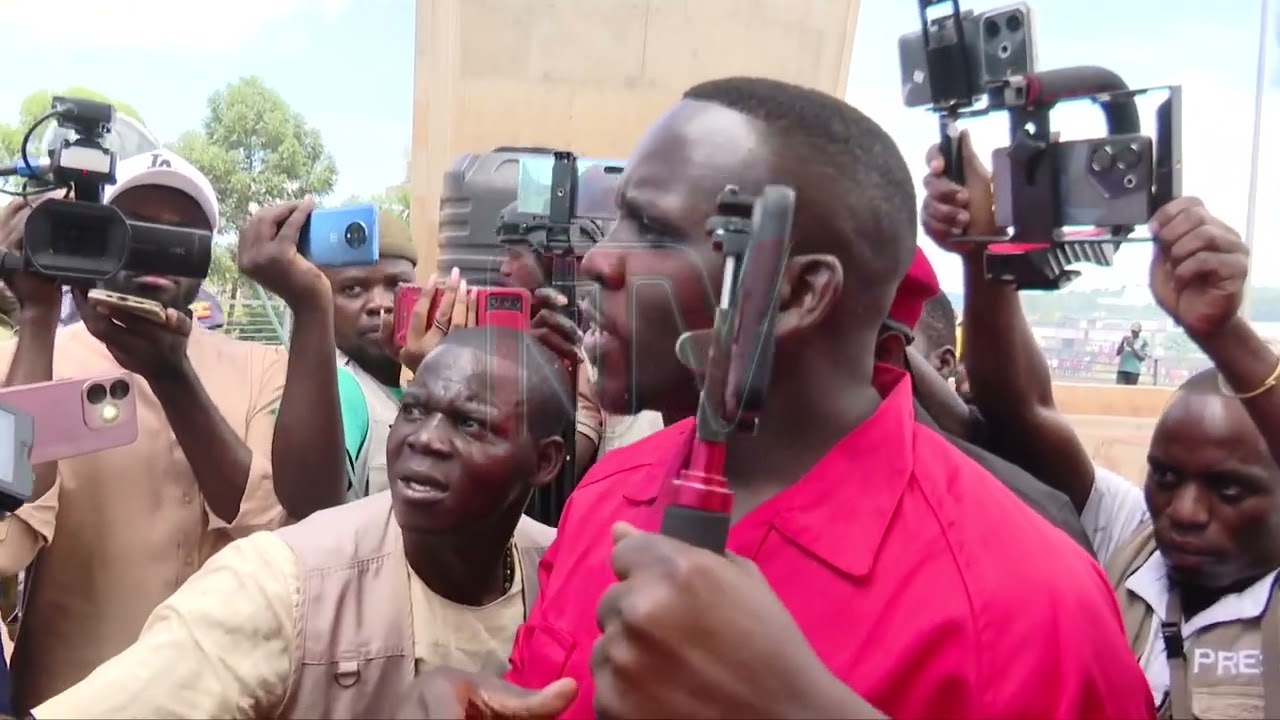 BOBI WINE ASAGGULA  BUWAGIZI: Atandikidde Kamuli , ttiyaggasi anyoose mu makubo