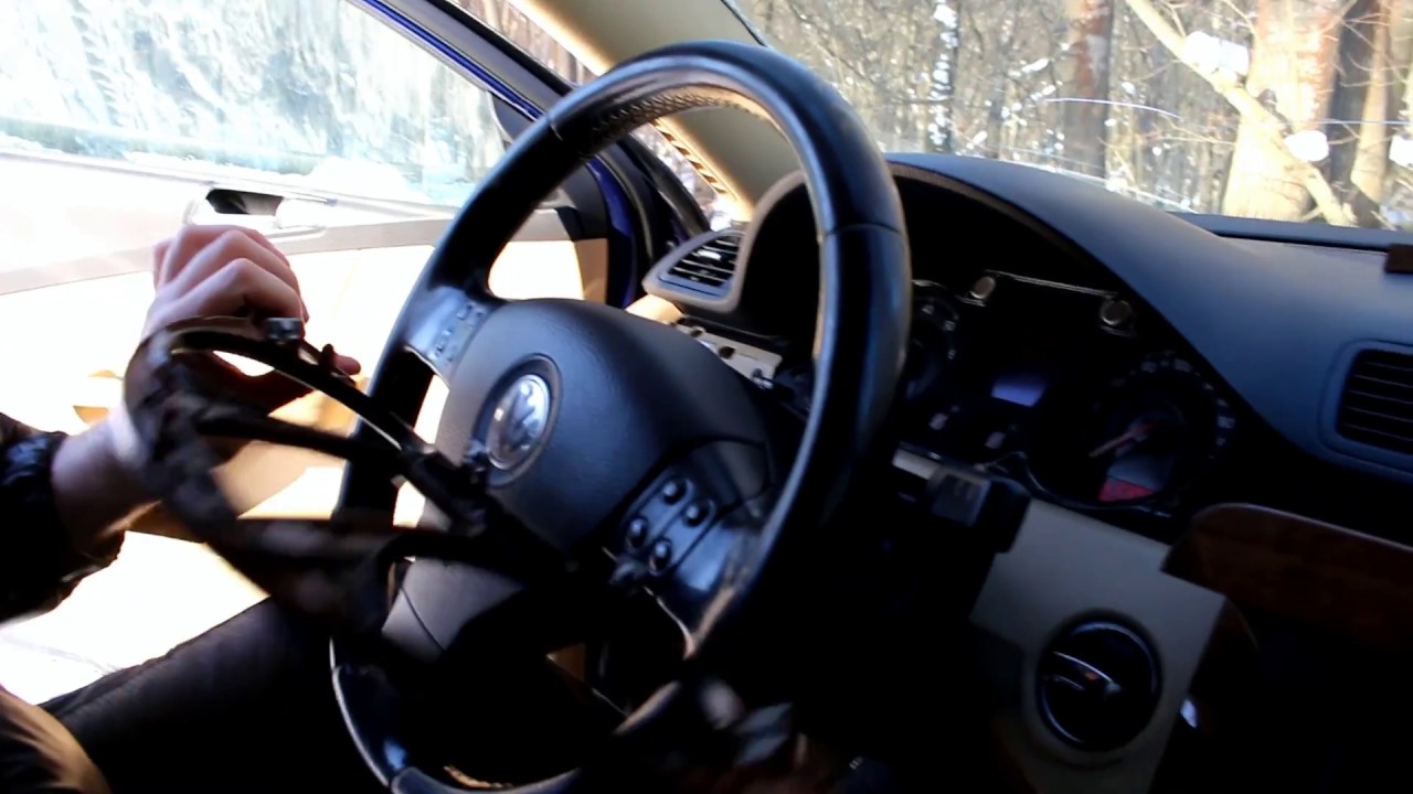 Снятие приборного щитка VW passat B6 часть 1