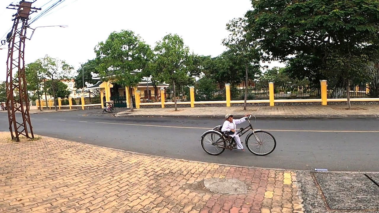 Go Cong, Vietnam - sidewalks, ponds, statues
