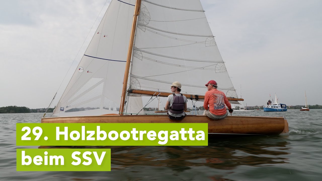 Historische Holzboote segeln auf Schweriner See