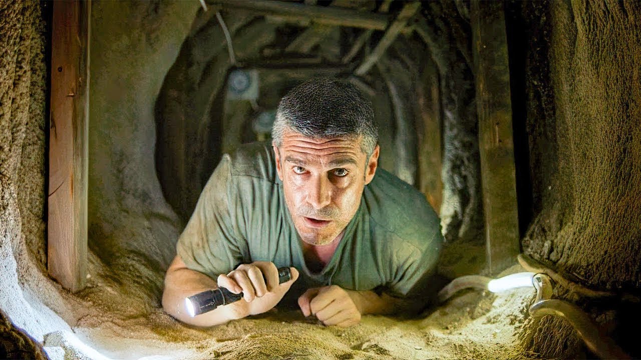 Homem descobre que ladrões estão cavando um túnel embaixo da sua casa por um cofre milionário!