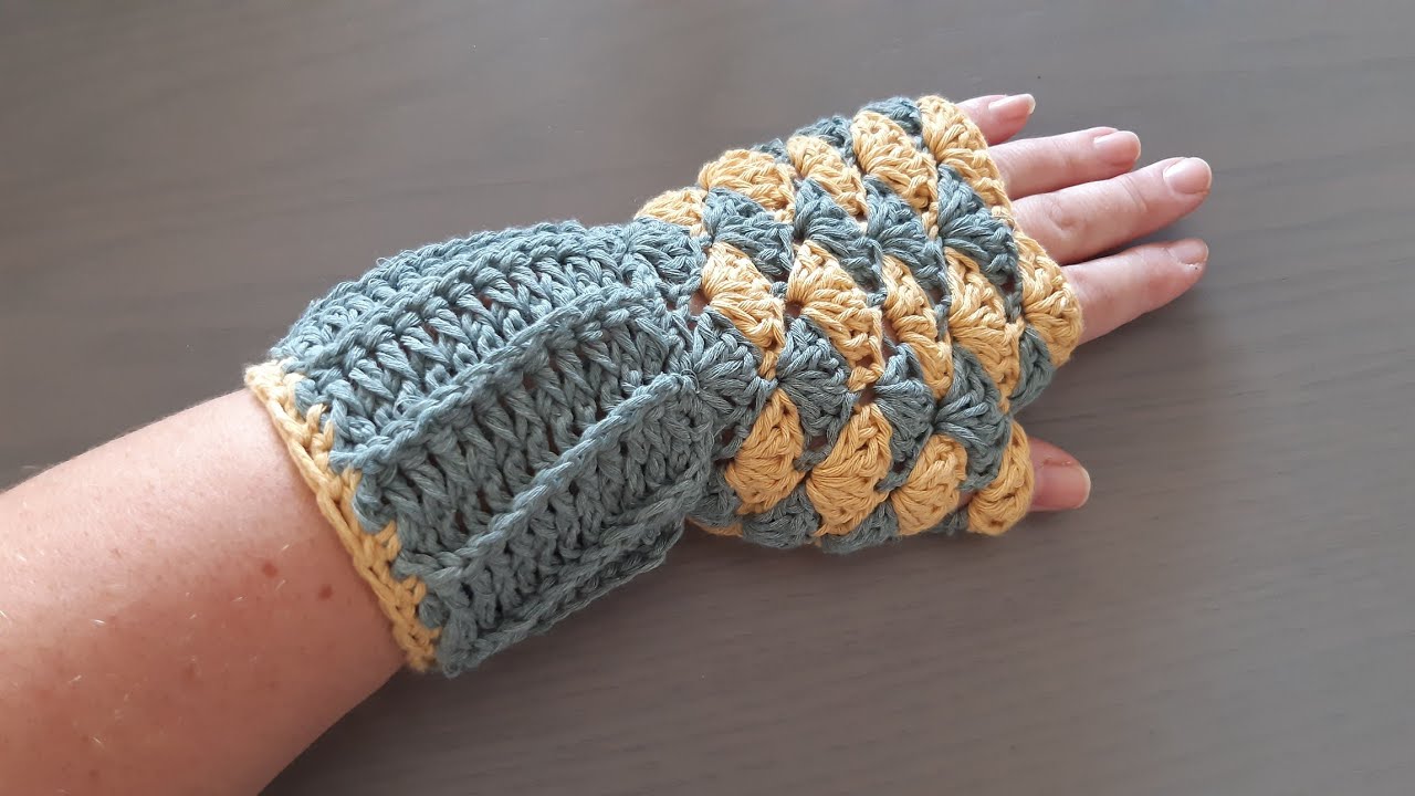Stylish And Adorable Crochet Fingerless Gloves Design