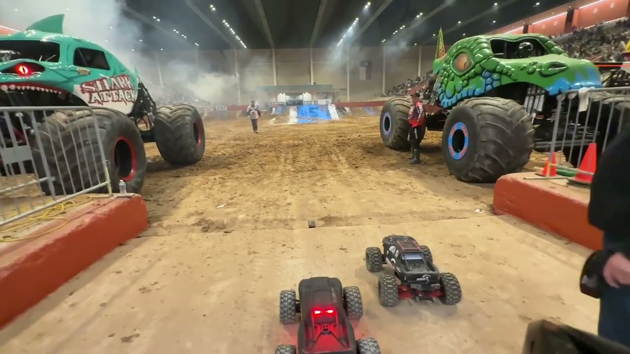 Monster Truck Wars RC Bashing!!