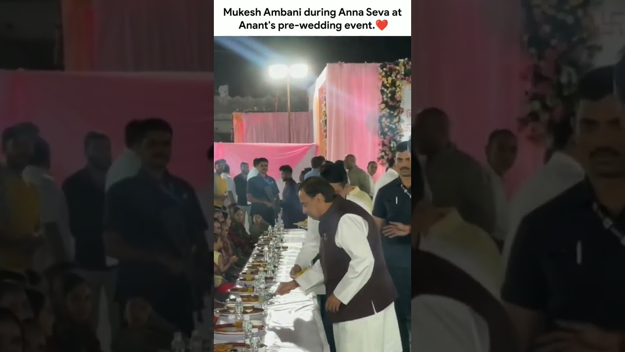 Anant Ambani and Mukesh Ambani. At pre wedding doing Anna seva #viral #youtubeshorts #anantambani 🚩🚩