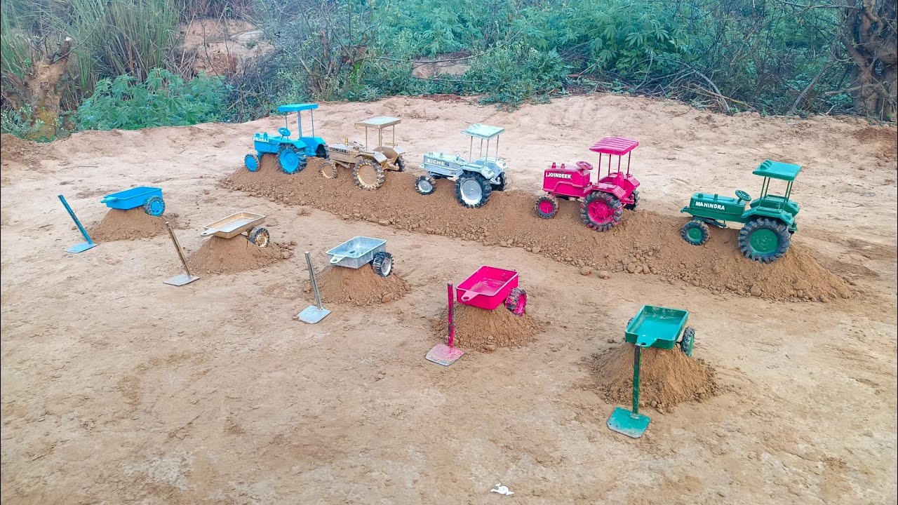 The tractor climbed to the top of the field embankment and the trolley to the top of the mud#294