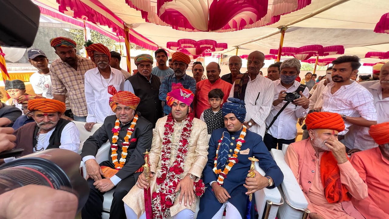 રાજતિલક વાંકાનેર ના કેસરીસિંહ રાજા (બાપા)જૂની રોલ્સરોય કાર સાથે નગર યાત્રા