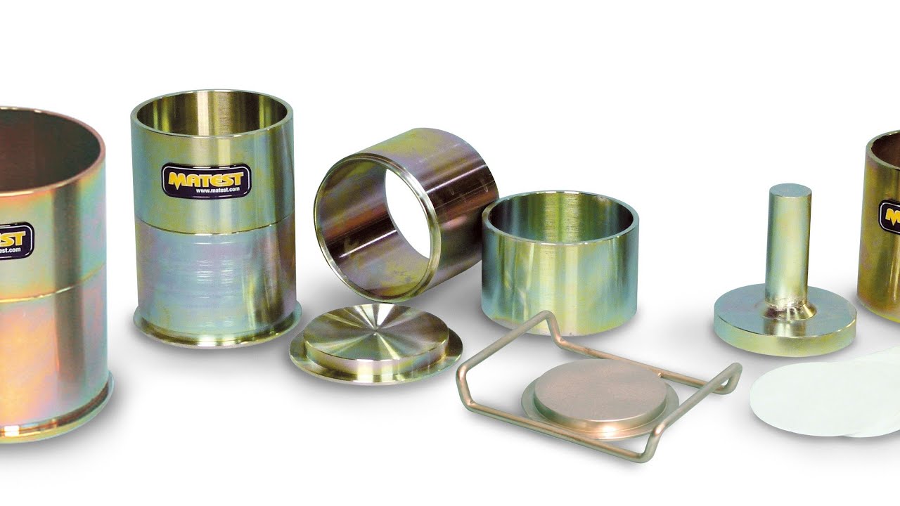Demoulding Marshall specimen using Marshall stability test apparatus.