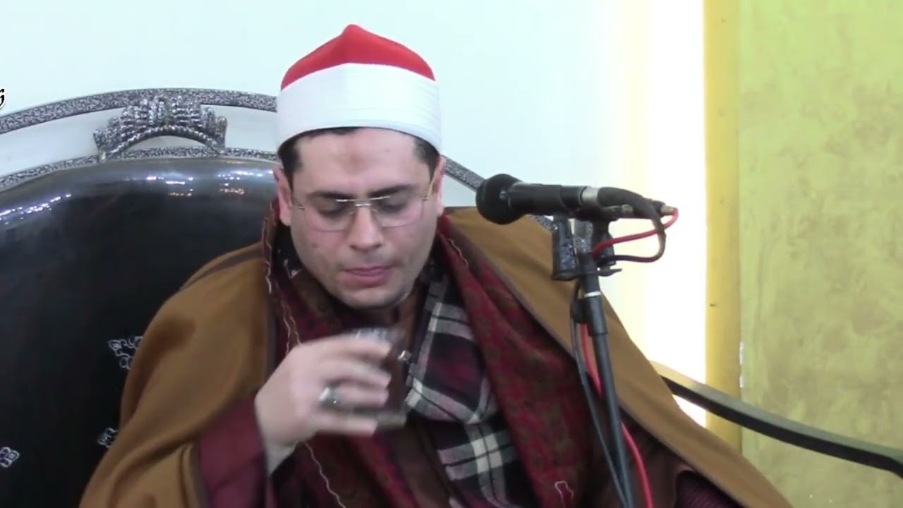 اسمع هذه المدرسه الحنان والخشوع ولمن يقرا للمدارس القدامي هذا القارئ