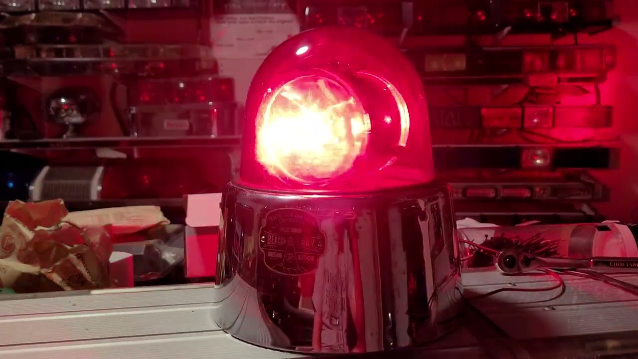 Brand new, in box Federal Sign & Signal Beacon Ray 17 - First time being fired up!