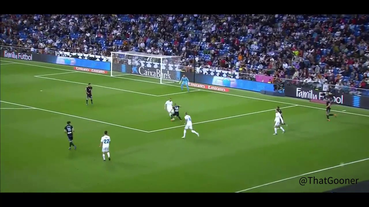 Stanislav Lobotka – Evading Pressure