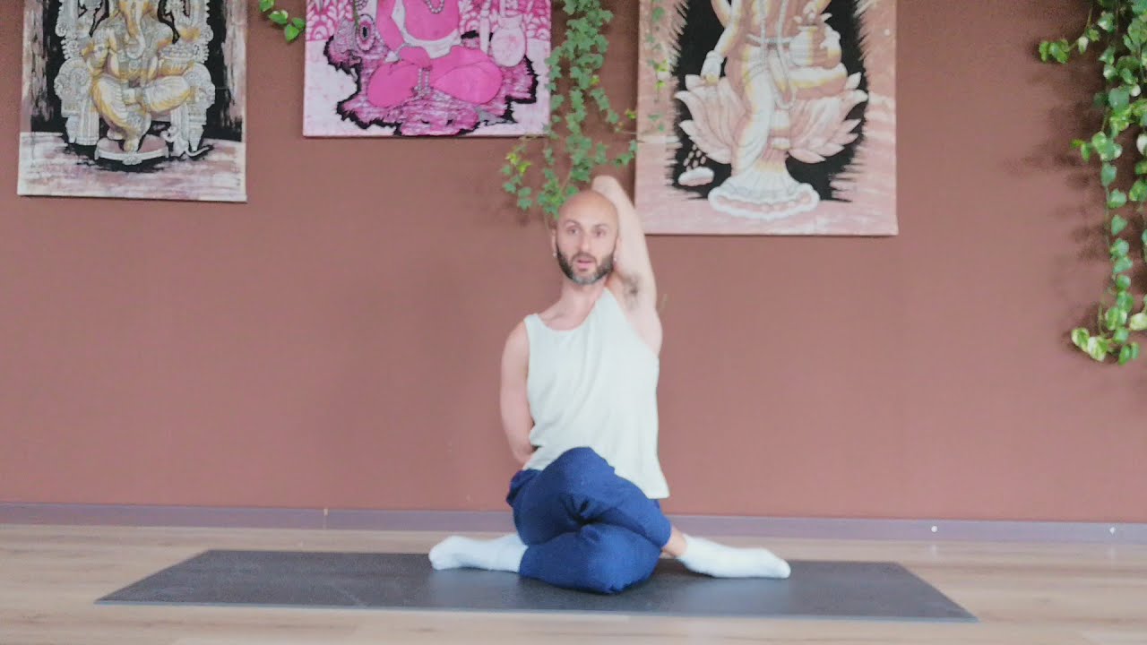 #66 Asana - Gomukhasana - Il Muso della Mucca (e varianti)
