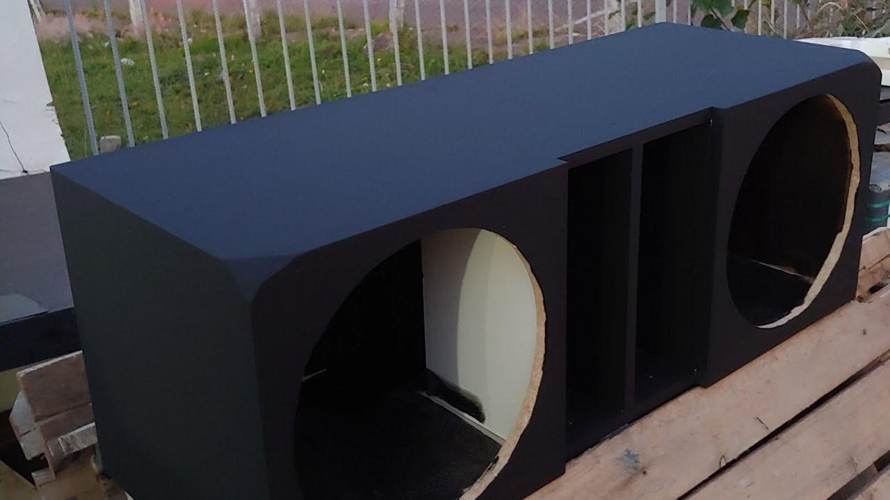 Pintando caixa de som automotivo fundo batida de pedra