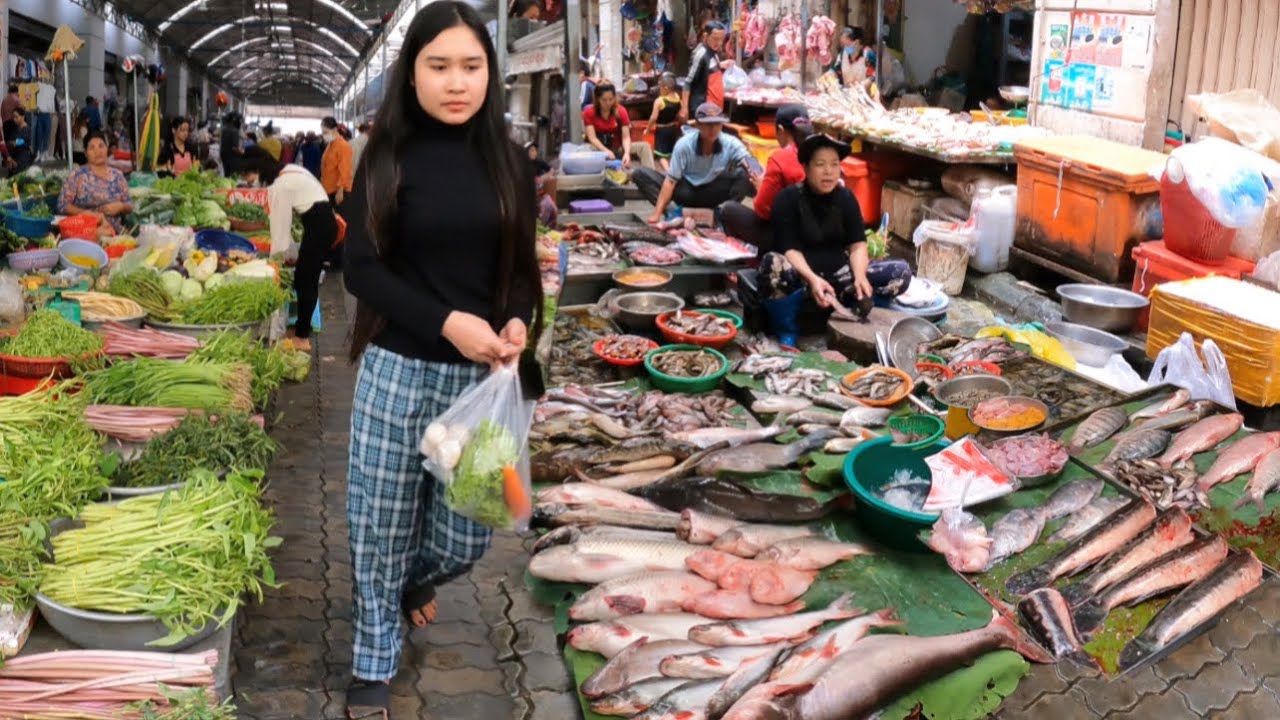 Cambodian Market Show - Daily&rsquo;s of Vendor Selling Fresh Fish, Chicken, Vegetable & More Food