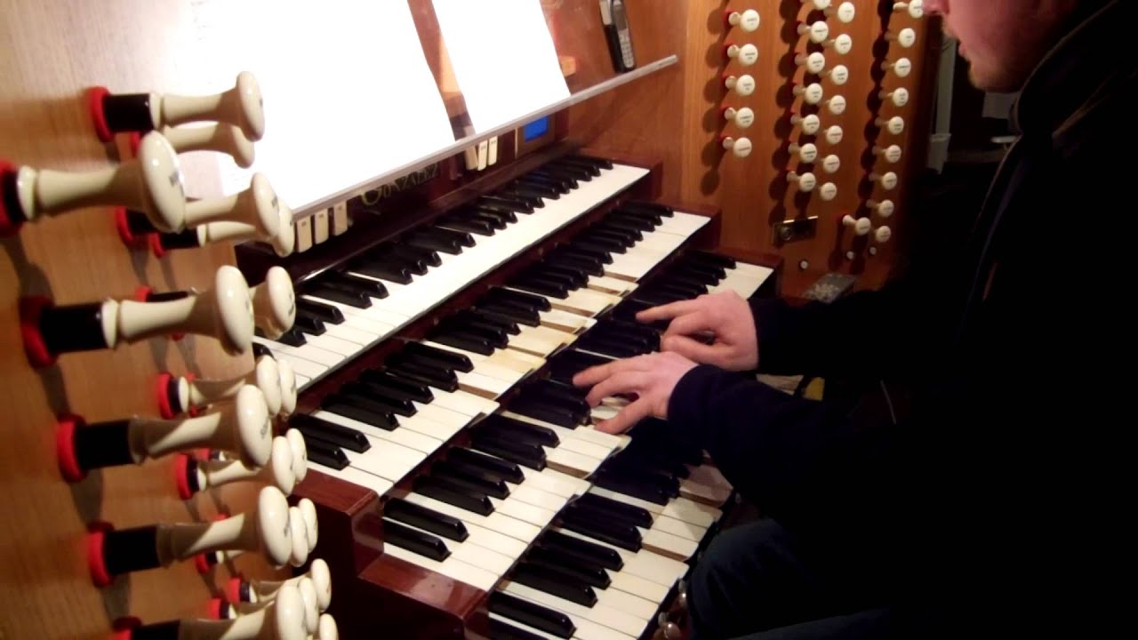 Cathédrale de Troyes- Entrée (Improvisation) de la Messe (Dimanche de Pâques 2015)