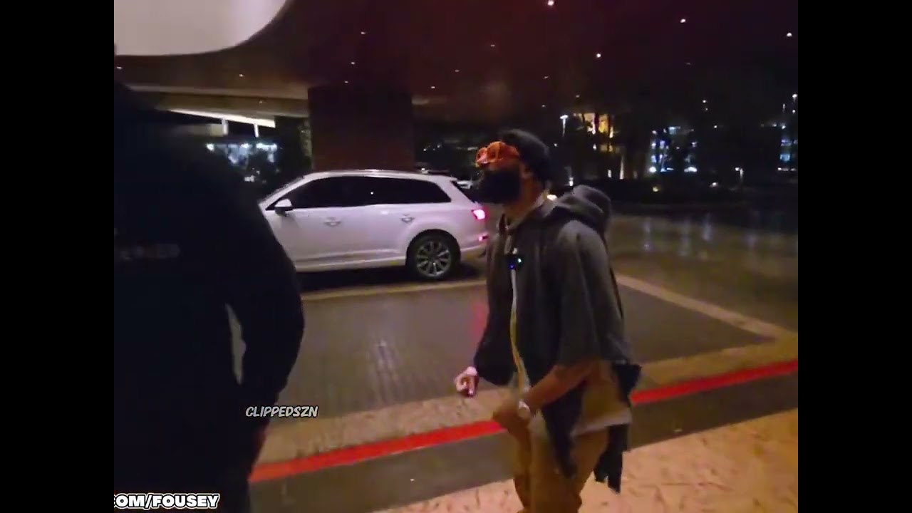 Fousey throws his vape at a hater&rsquo;s head in Las Vegas after getting PRESSED outside hotel.