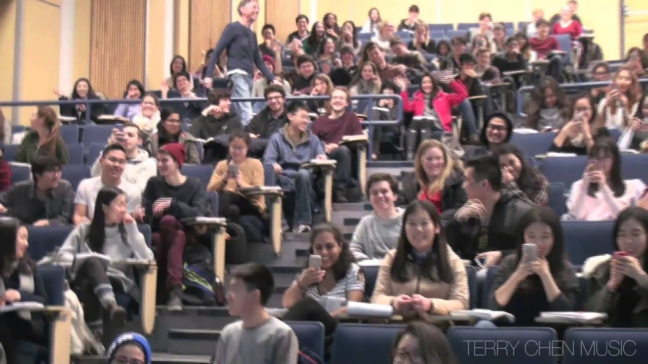 ☺ Surprise Valentine's Serenade to Beautiful University Girls