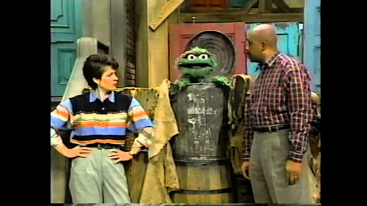 Sesame Street - Linda Loses Barkley