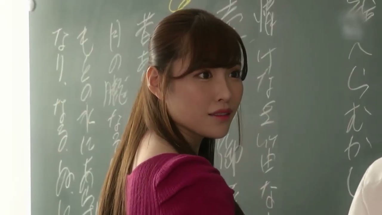 Gi&aacute;o Vi&ecirc;n Arina Hashimoto
