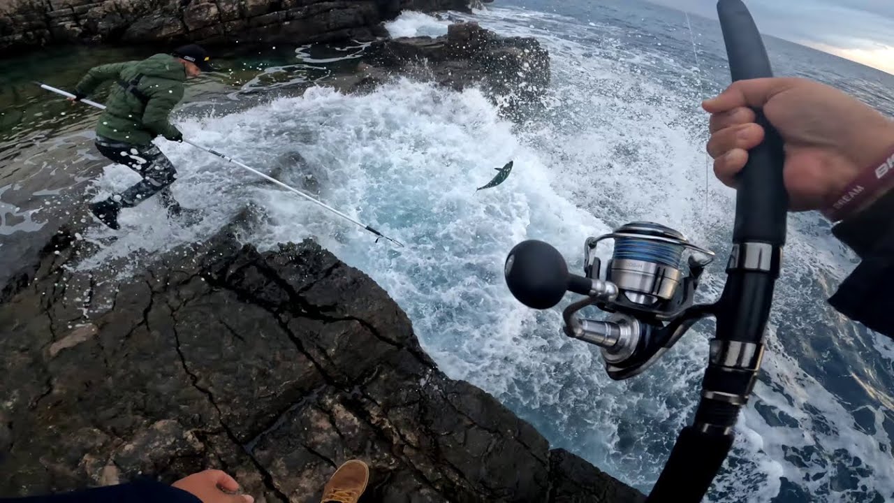 SHORE JIGGING ON ROUGH SEA