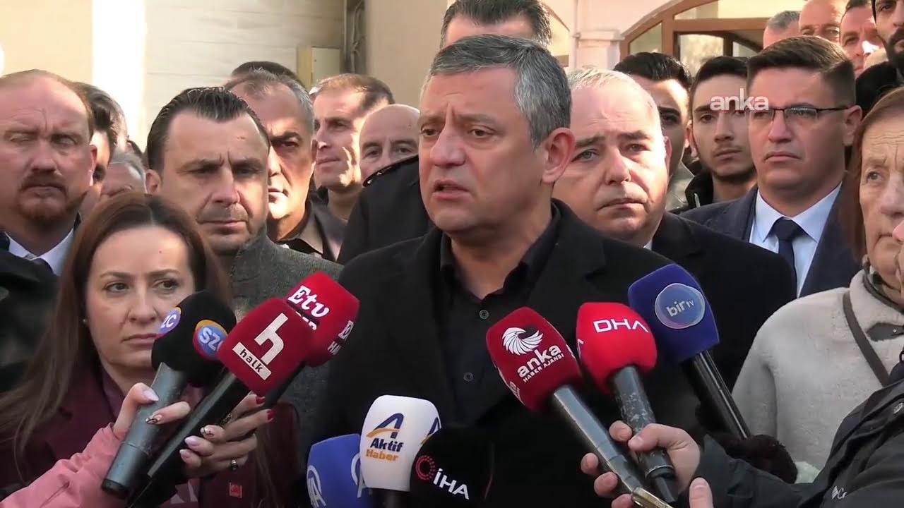 Saruhanlı Merkez Camii’de cuma namazı sonrası gazetecilerin sorularını yanıtlıyorum.