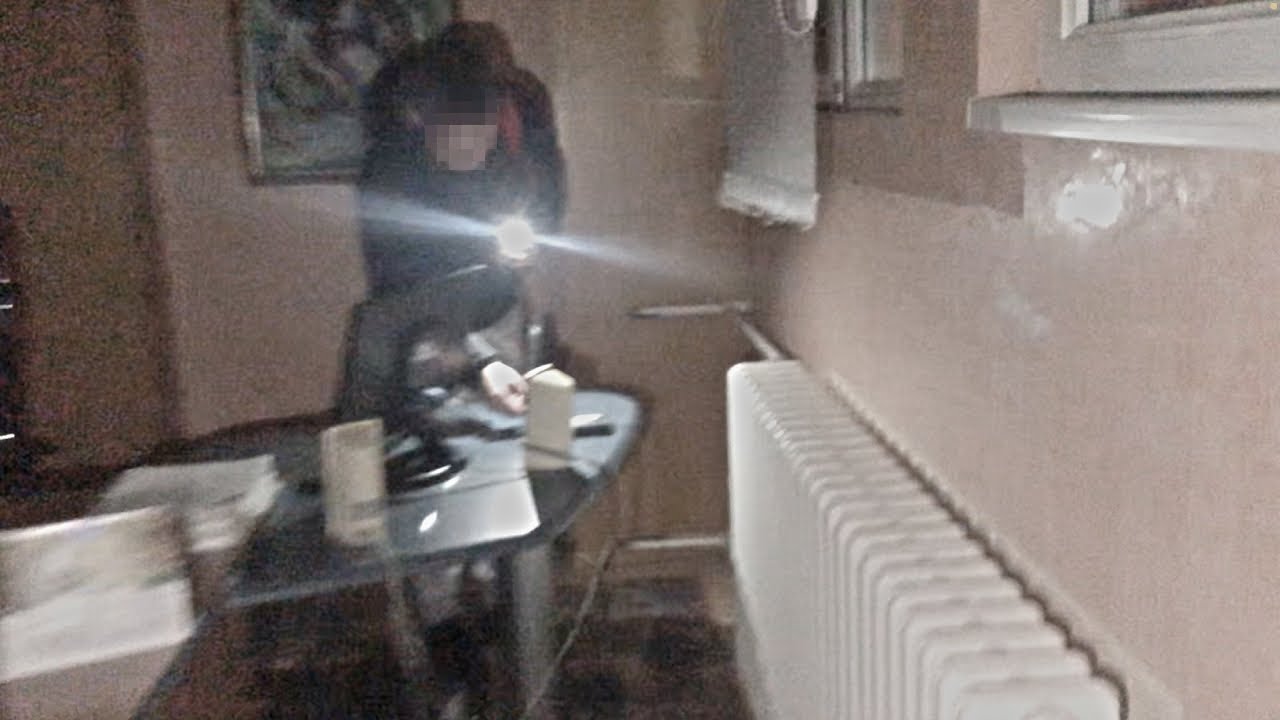 sneaking in and exploring semi-abandoned office