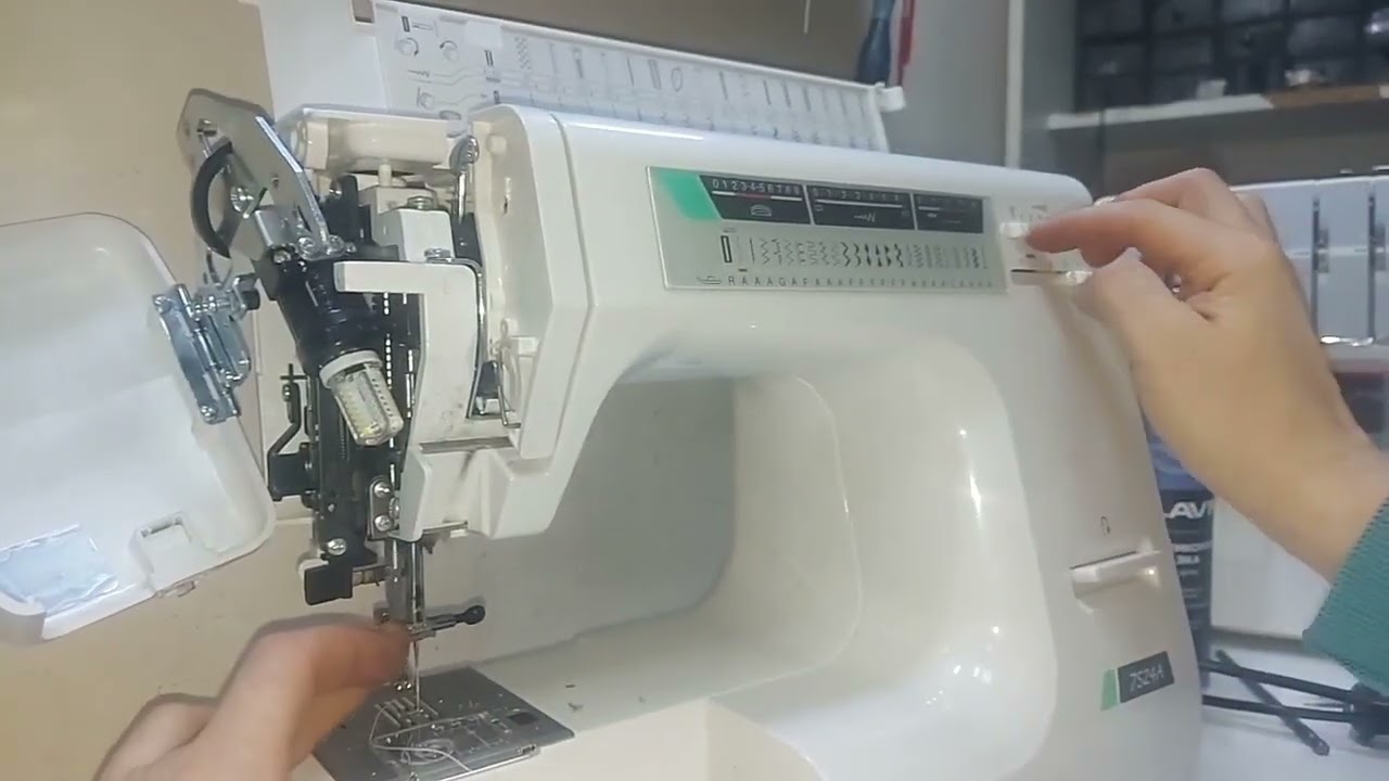 Игловодитель стоит не по центру, швейная машина Janome 7524A