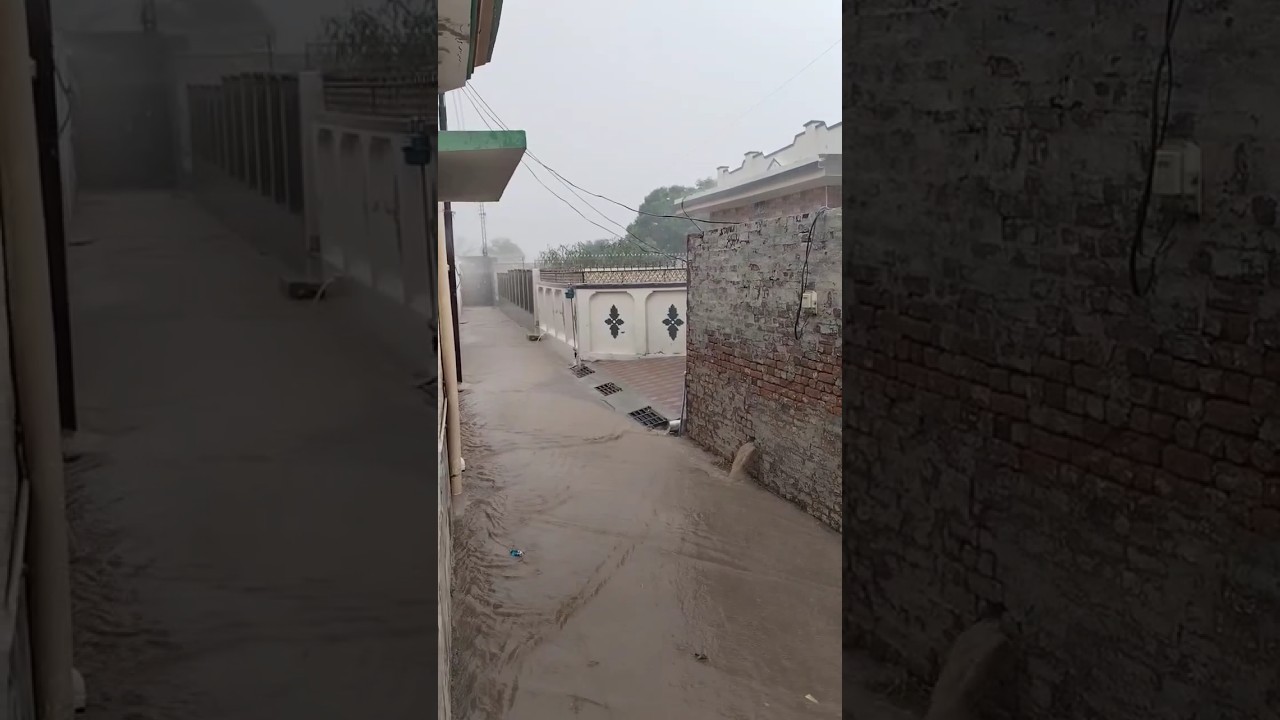 Balkassar Chakwal بلکسر چکوال heavy Rain causes water to flow in the Streets #balkassar