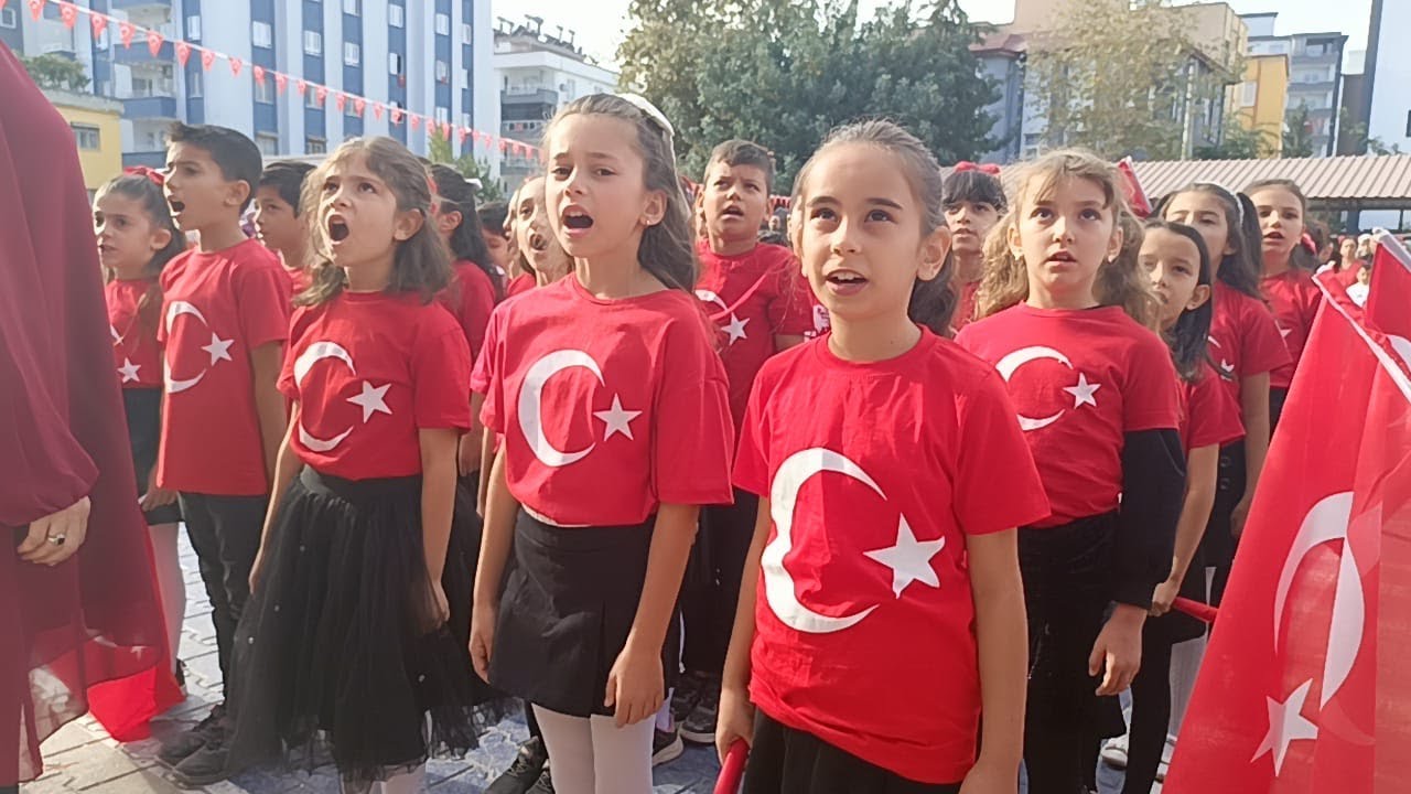 Ruhi Özden Yüksel Özden Kardeşler İlkokulu 29 Ekim Yürüyüş Videosu