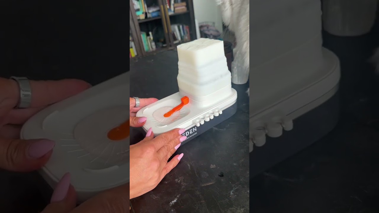 Ideal artist gift: foldable brush washer #foldablebrushwasher