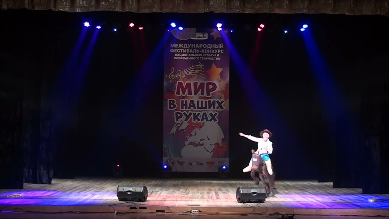 Народный коллектив ансамбль эстрадного танца 