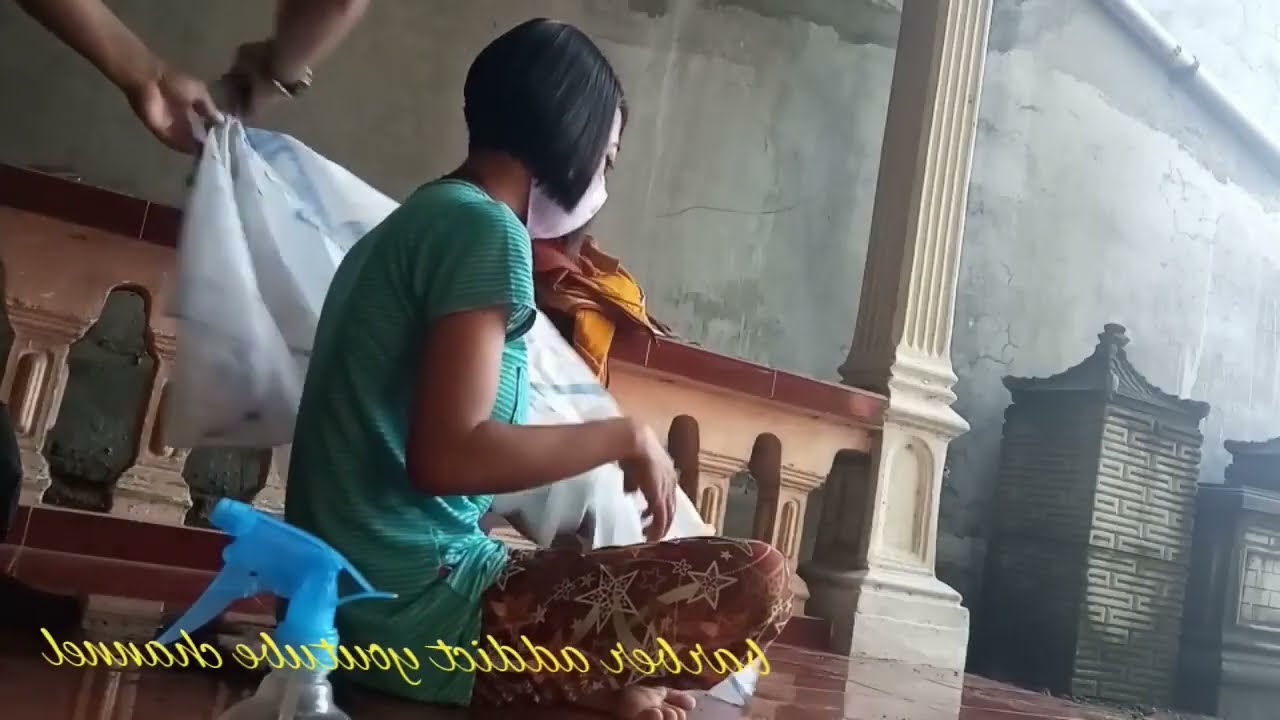 Rambut panjang super tebal di ptong Bob nungging di tungguin suami dan anak