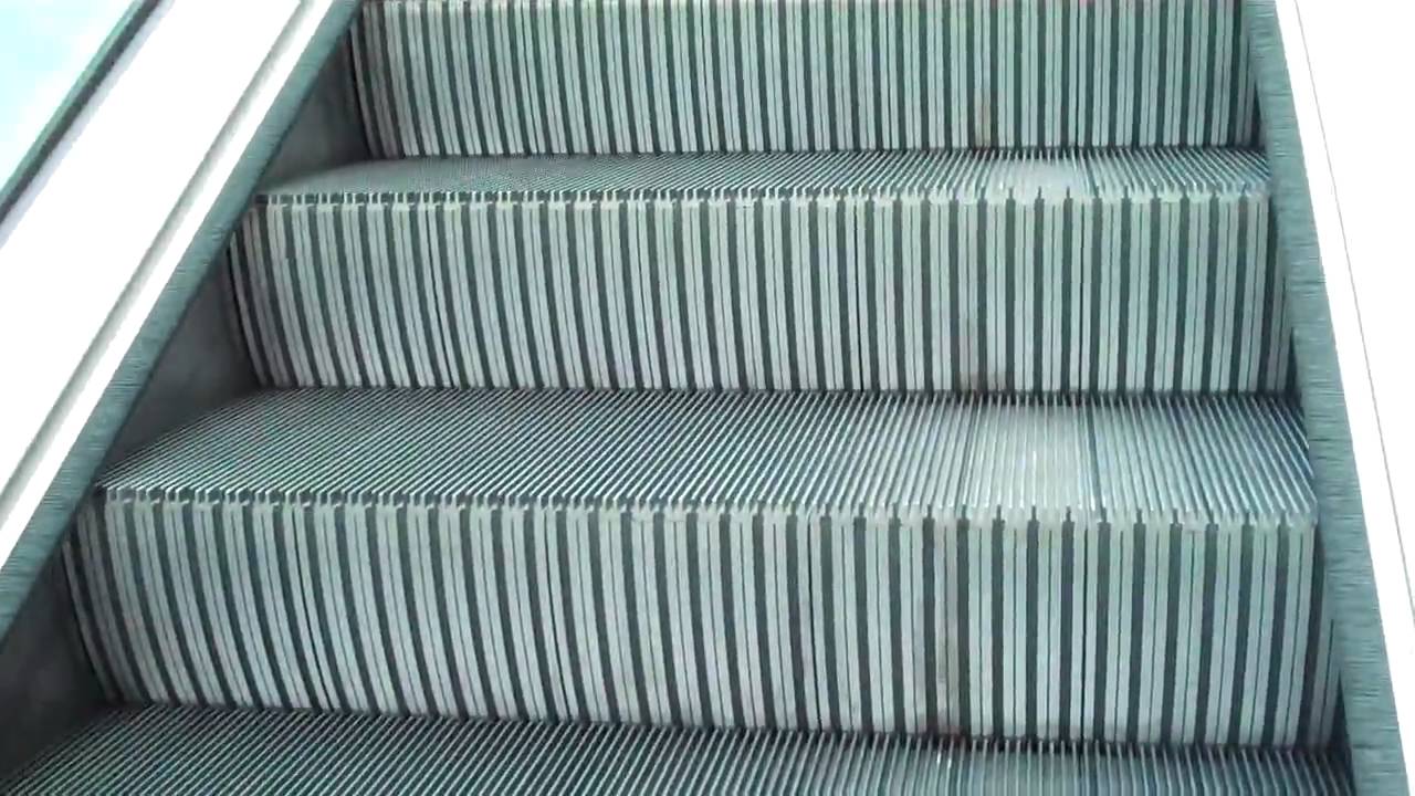Attleborough, MA.: Montgomery Mall Escalators (Macy's) @ Emerald Square Mall