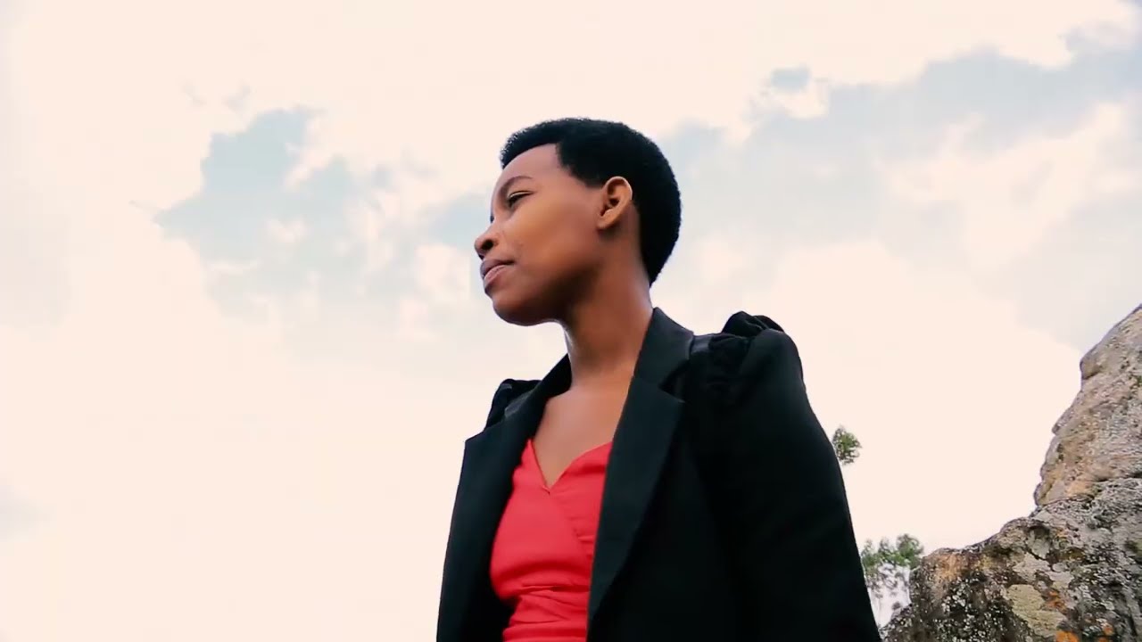 UMUHOZA Christine - MUBUTAYU (Official Visualizer)