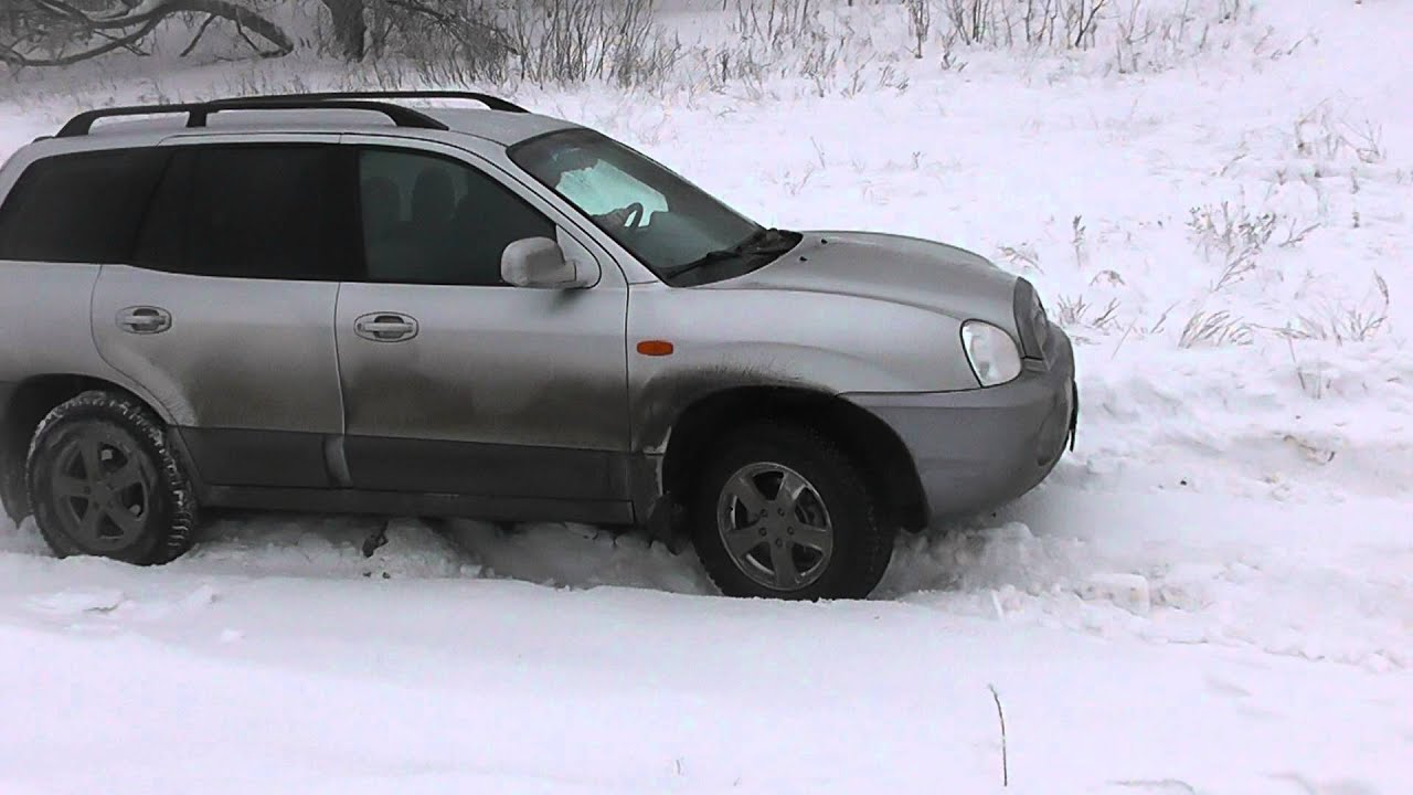 santa fe забирается на пригорок Off Road
