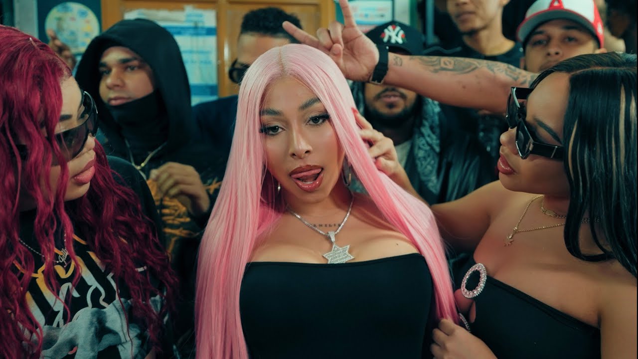 KAROLA - BOLOLO (Video Oficial) X El Baby R