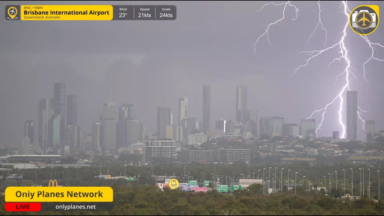 🔴 STORMS INCOMING? @ Brisbane Airport w/ James & Matty + ATC ✈️⛈️