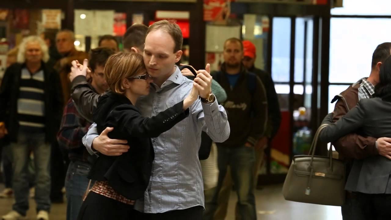 tango flash mob Bratislava, main station