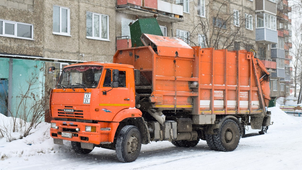 Мусоровоз МКМ-4605 (МК 4453-05) на шасси КамАЗ-53605-62 (К 399 ХТ 22) Подборка / KAMAZ garbage truck