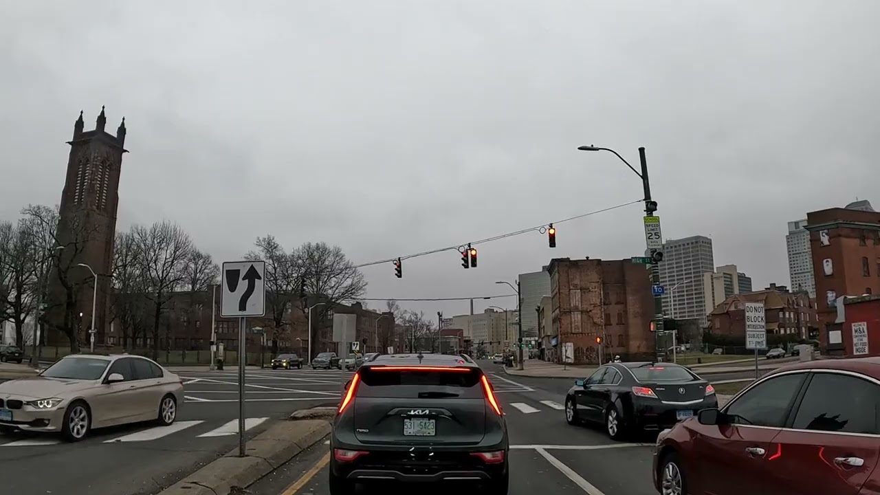 HARTFORD CT. DRIVING FROM ALBANY AVE TO DOWNTOWN HARTFORD. 👍