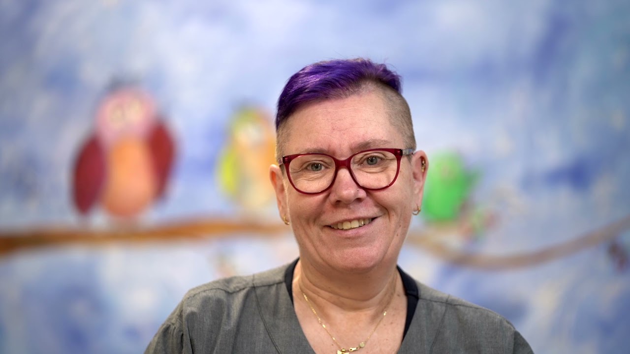 Anne er uddannet Social- og sundhedshjælper.