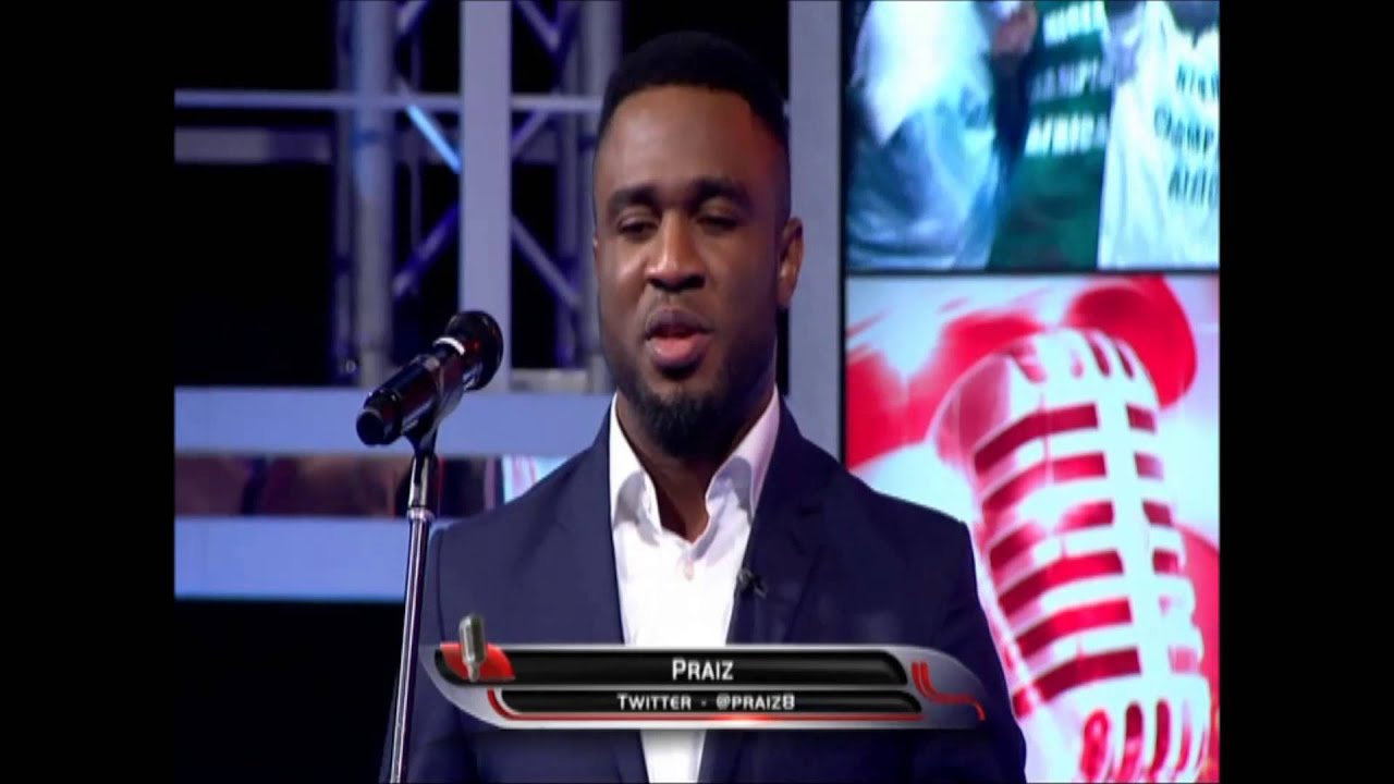 Praiz singing the Nigerian national anthem on 