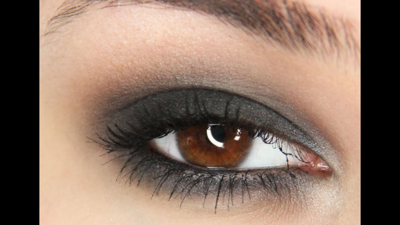 Simple and fast black smokey eye tutorial!